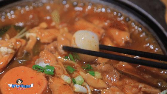 一到饭点店里就坐满了人,一到饭点全是食客