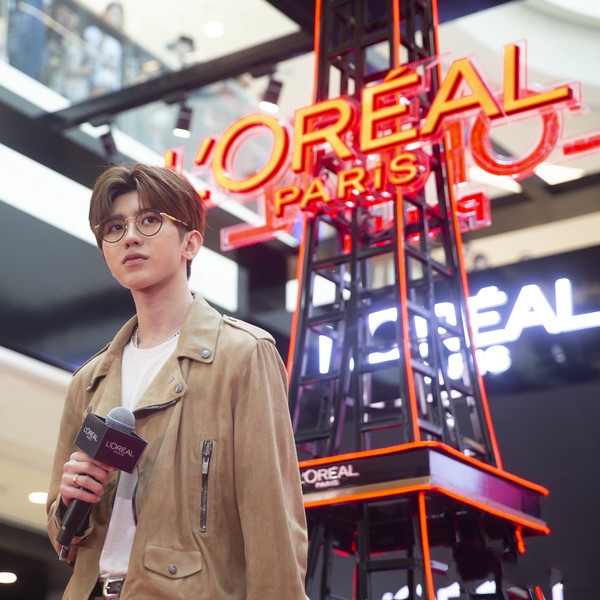 蔡徐坤欧莱雅项链,蔡徐坤米兰时装周diesel