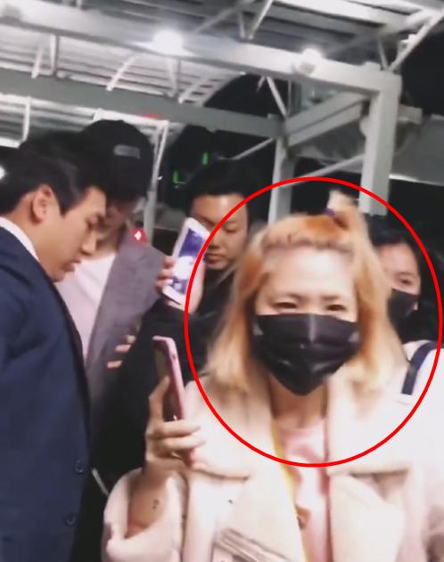 吴世勋台湾机场,吴世勋素颜被拍