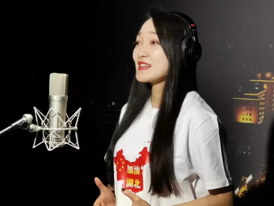 讴歌逆行者礼赞生命作文,众志成城礼赞最美逆行者