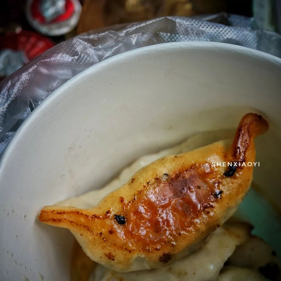 一上午走了1万步，探访5家人气爆棚的小店，不但吃撑还差点被人打