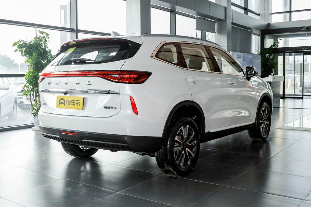 哈弗h6运动版贯穿式尾灯效果,哈佛h6运动版尾灯总成