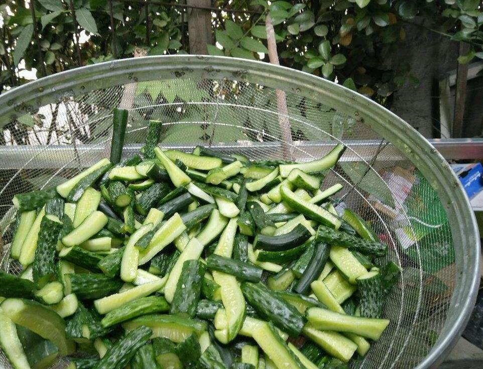 腌黄瓜太酸了怎么补救,腌黄瓜不入味儿