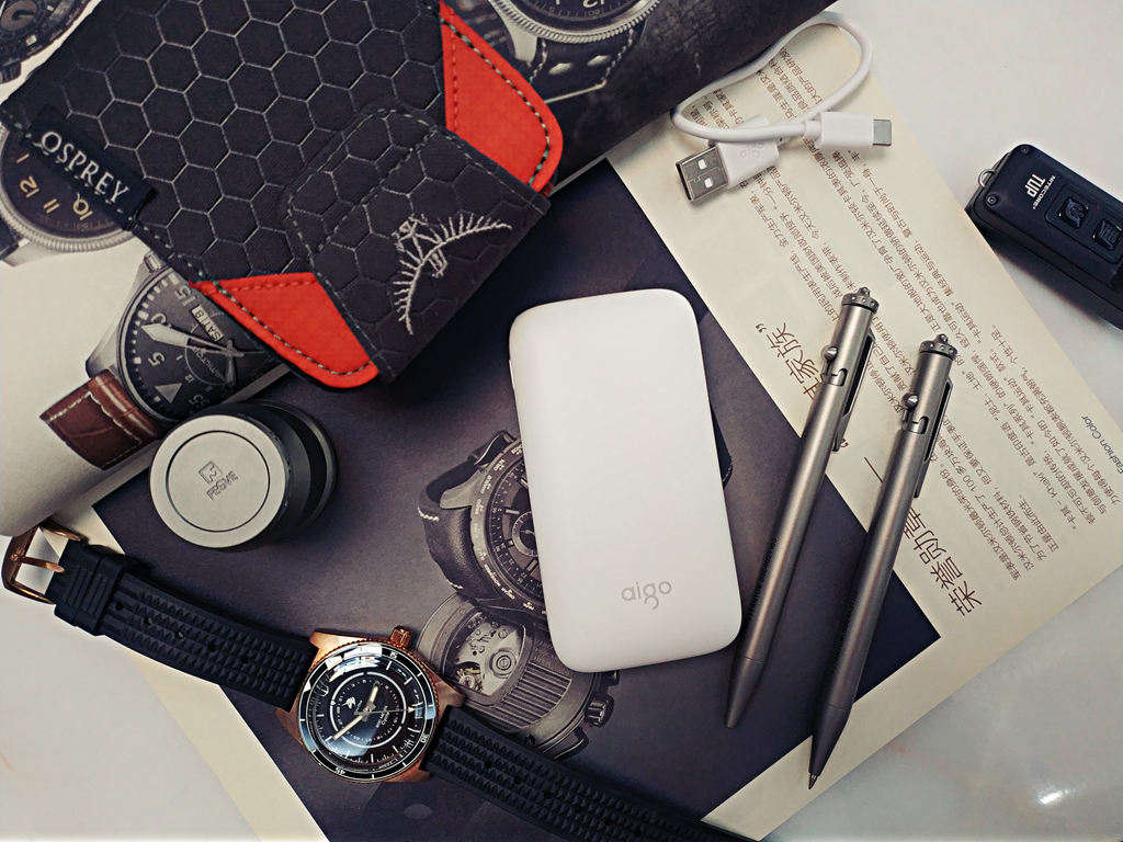 爱国者aigo充电宝,aigo爱国者充电宝拆解