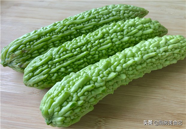 凉拌苦瓜最好吃的做法简单,苦瓜怎么凉拌不发苦