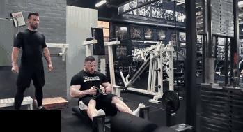 健身要请私教,健身要不要请教练教动作