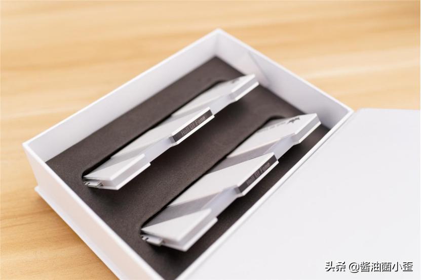 影驰rtx3090金属大师尺寸,影驰20周年纪念版rtx4090显卡开箱