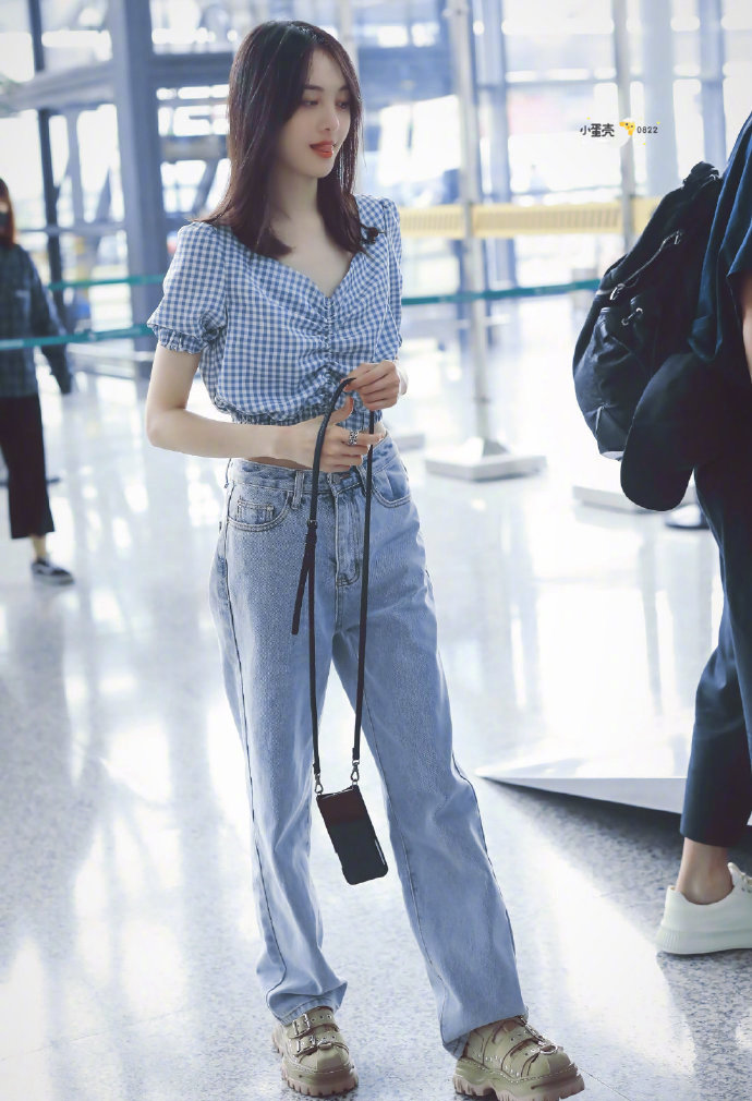 pyoapple夏日清爽穿搭,中国女明星在海滩上穿夏日装