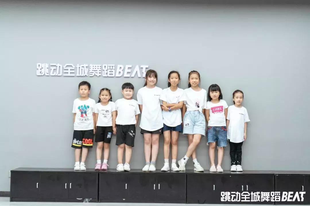 孩子们充满阳光活力四射的街舞,又酷又帅又拽的街舞