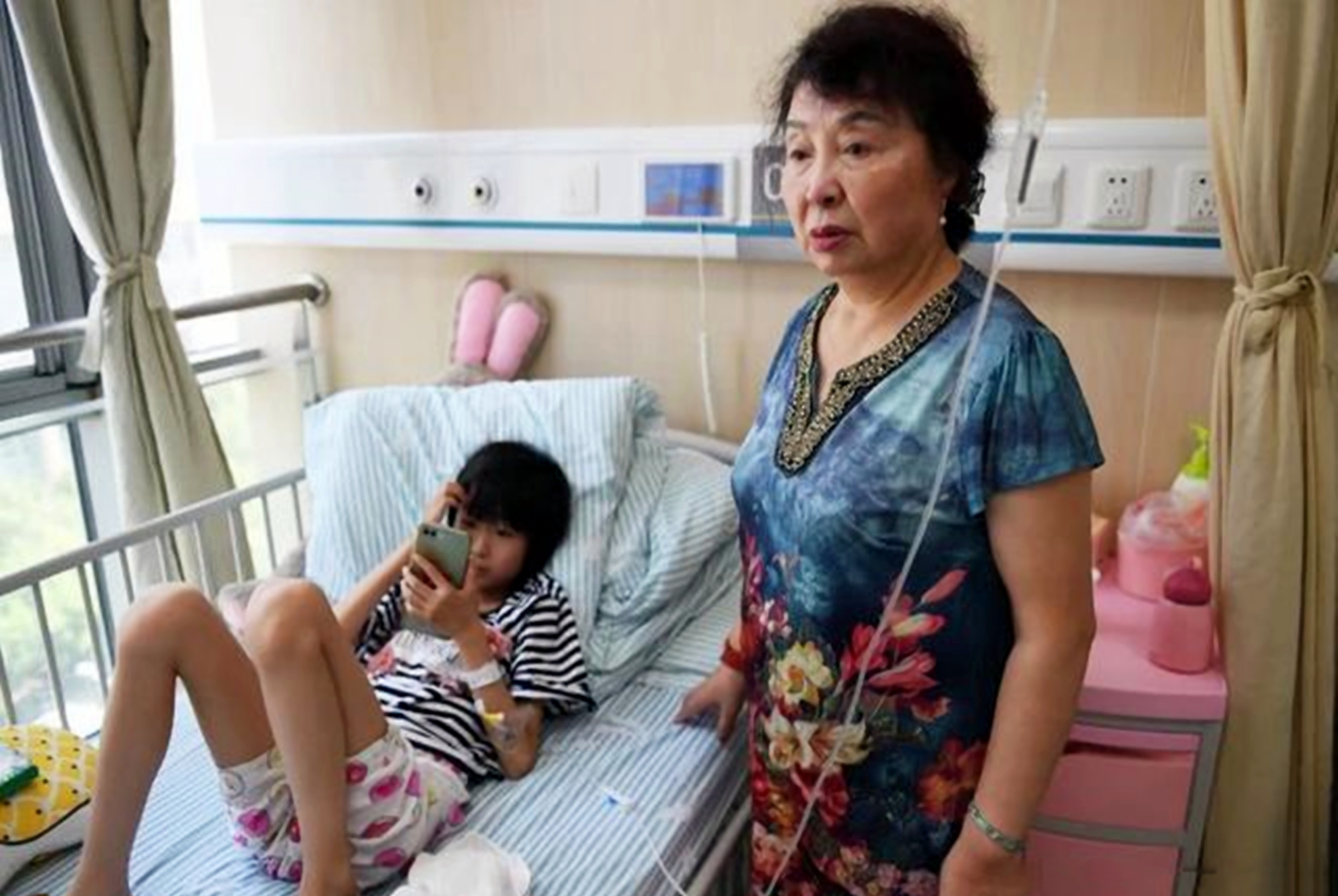 60岁老太生下双胞胎如今现状如何,60岁大妈冒死生下了双胞胎女儿