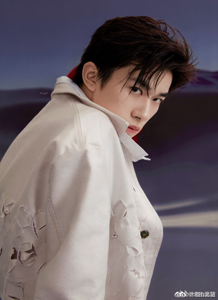 易烊千玺全能型少年,易烊千玺弟弟心思很细腻