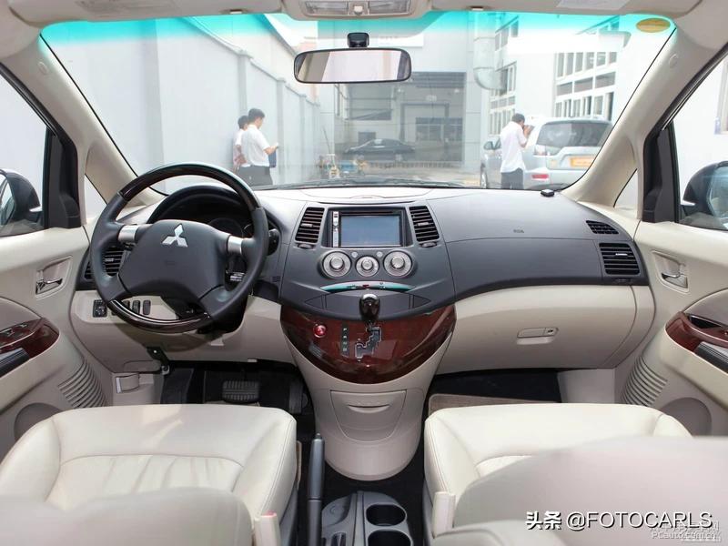 进口三菱格蓝迪第三排评测,09款三菱格蓝迪七座
