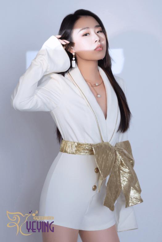 听见好音乐，带你了解歌手叶莺，她是一位可甜可A的Live型小姐姐