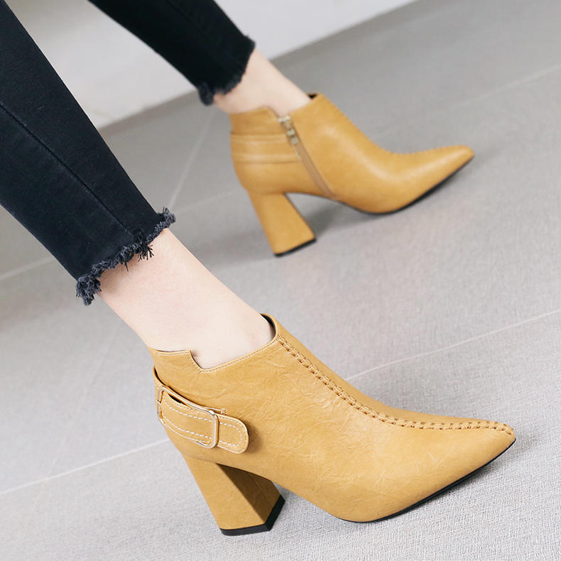 今年流行款女士短靴尖头,流行穿短靴优雅时尚美得更出众