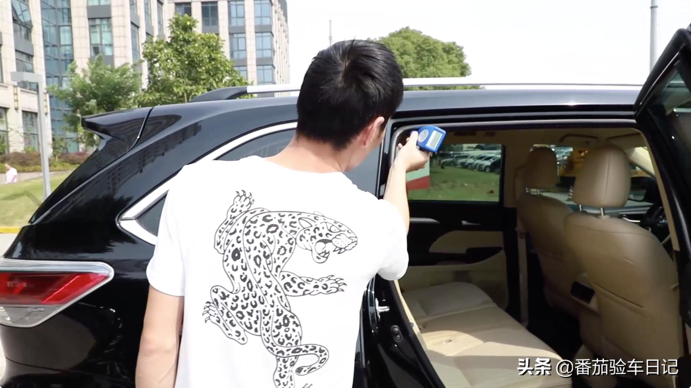 帮客户检测不到两年的丰田汉兰达，价格略高但是车况很值