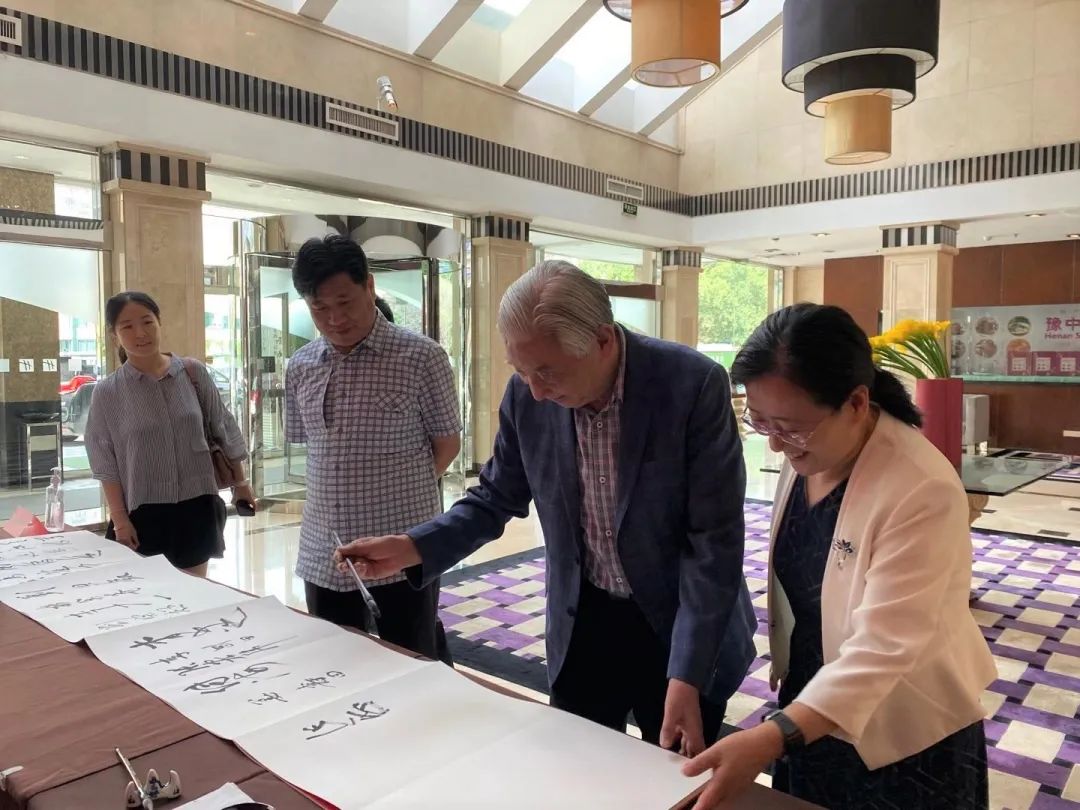 张海书法是江湖体吗,当代知名书法家张海江