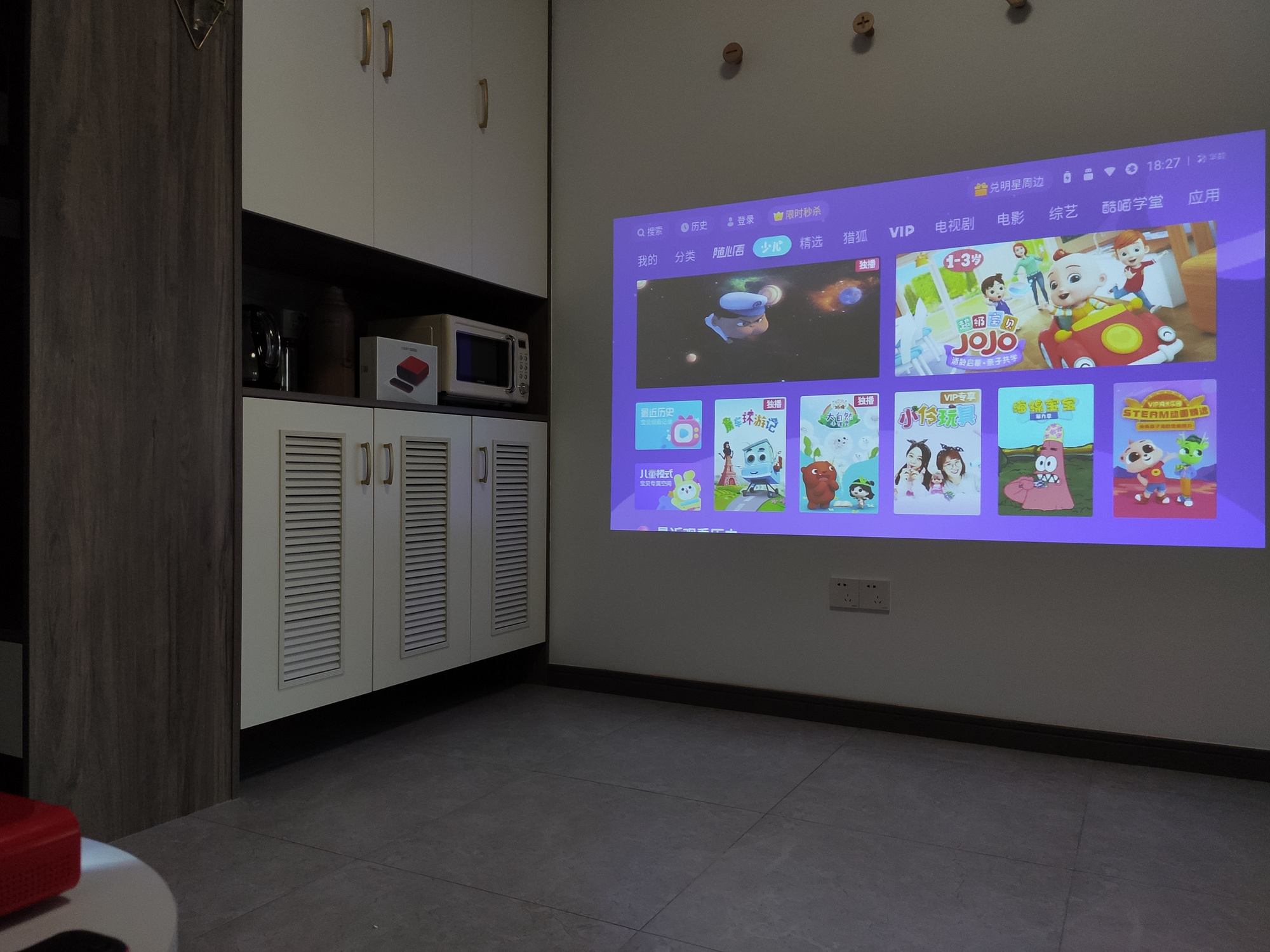 投影仪小巧可以投天花板,投影仪可以做到很小吗