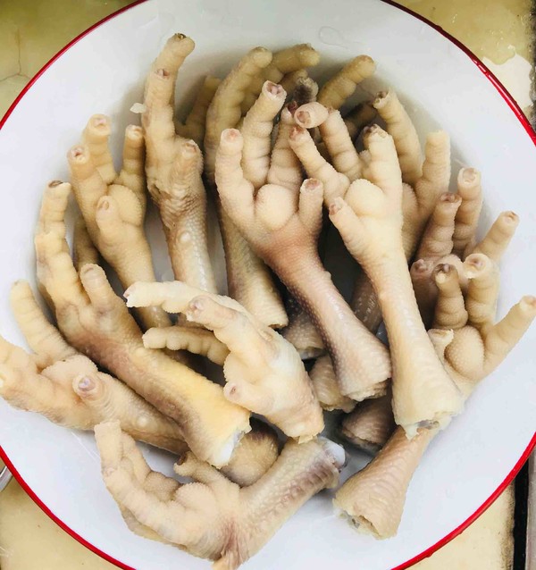 玉骨鸭爪怎么做才好吃,妈妈做的鸡爪实在太美味了