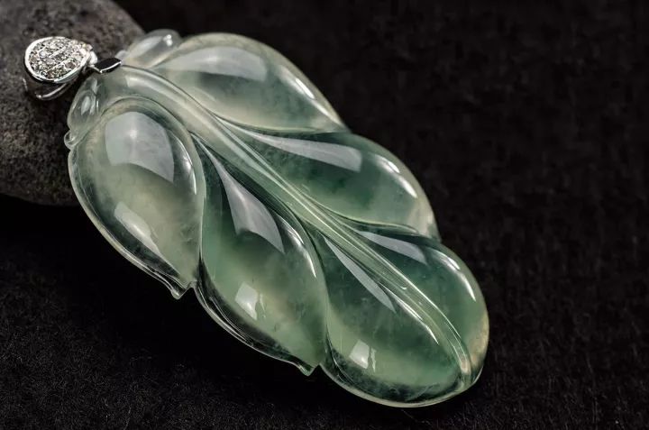 翡翠宝石怎样来鉴定,鉴定翡翠真假的方法