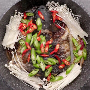 名门泽佳美食频道开播啦今日主题:垮炖草鱼