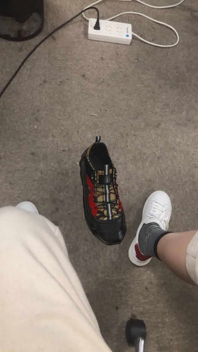 好久不逛实体店了出来试衣服,不去实体店试衣服