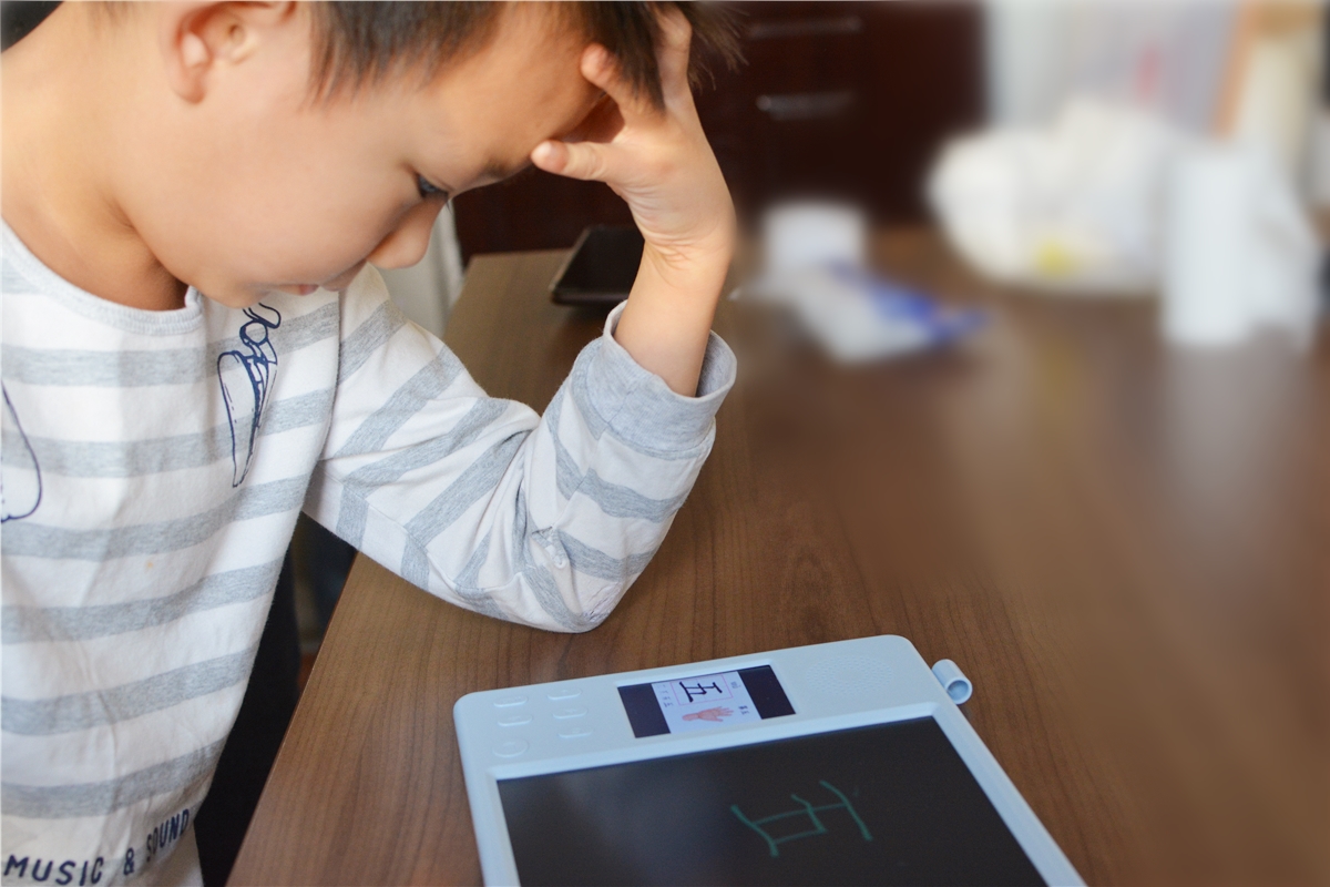 小寻液晶画板和小米画板哪个好,小寻智能画板不能画画了怎么办