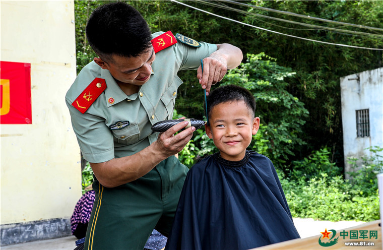 中医义诊进警营惠警行动暖人心,暖心健康义诊