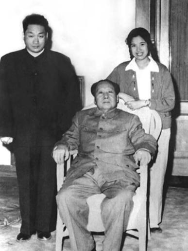 王鹤滨担任毛主席孩子们的家长，李讷为何对其不满：王叔叔不好