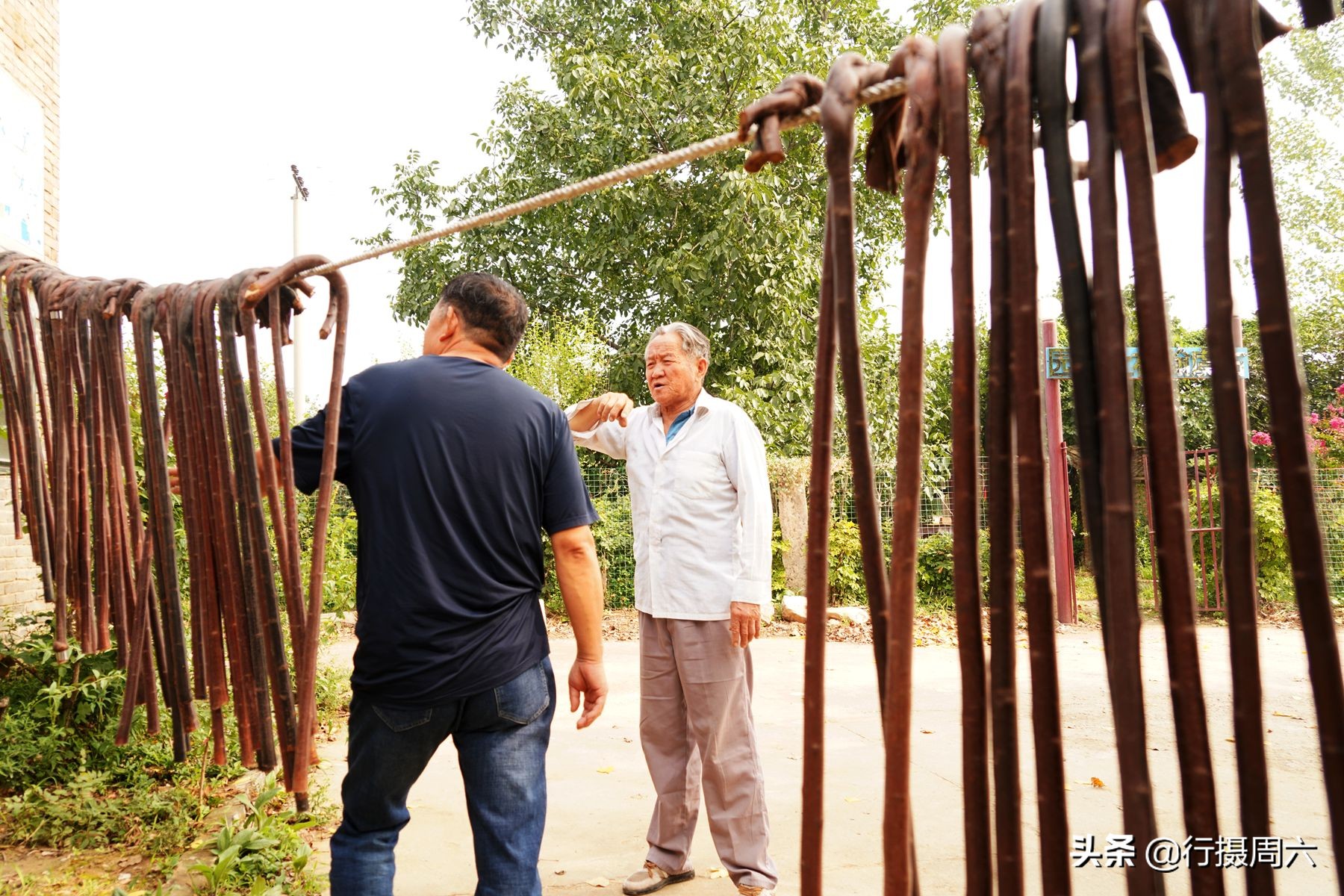 老人拐杖实木原木老年拐棍,纯手工制作实木拐杖批发