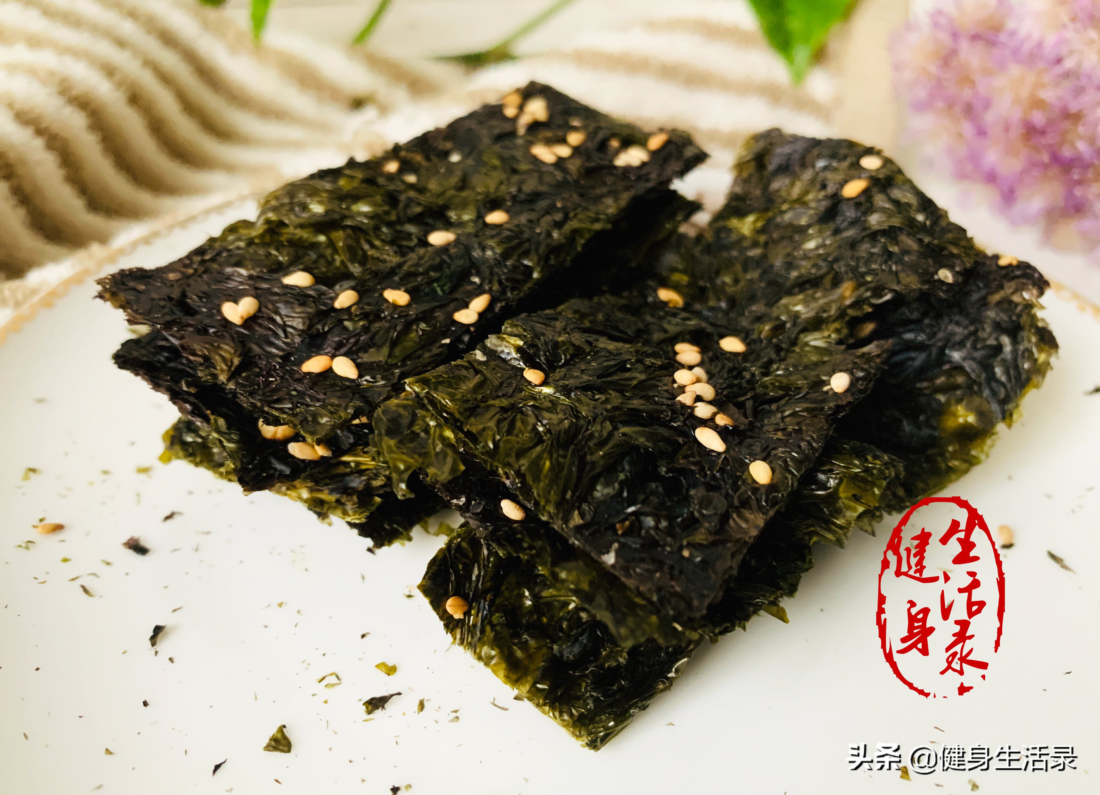 在家做零食,紫菜秒变海苔,酥脆掉渣儿,入口即化,比买的划算