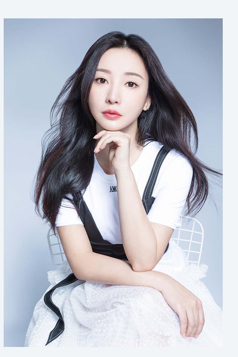 柳岩委屈事件,柳岩哭着家里多困难