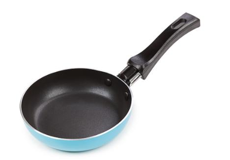 家用铁锅容易生锈还粘锅如何处理,电铁锅怎么处理不粘锅不生锈