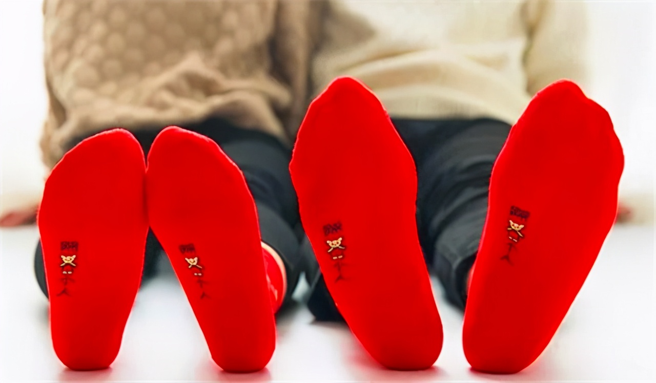 人本命年穿红色,中国人为什么忌讳死人穿红色