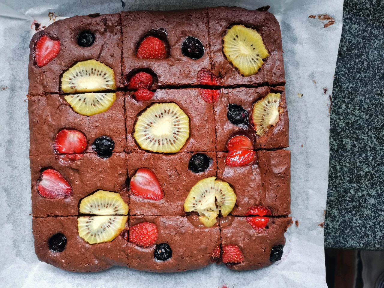 蛋糕水果巧克力简单做法,巧克力水果蛋糕的家常做法