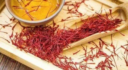 经期量少喝什么能顺畅,经期量多吃什么补气血又调理