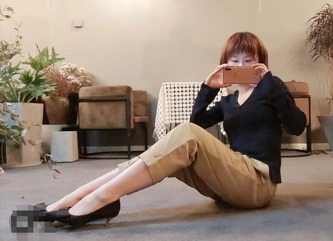 黑裤子可以配卡其色鞋子吗,黑色上衣卡其色鞋子配什么裤子