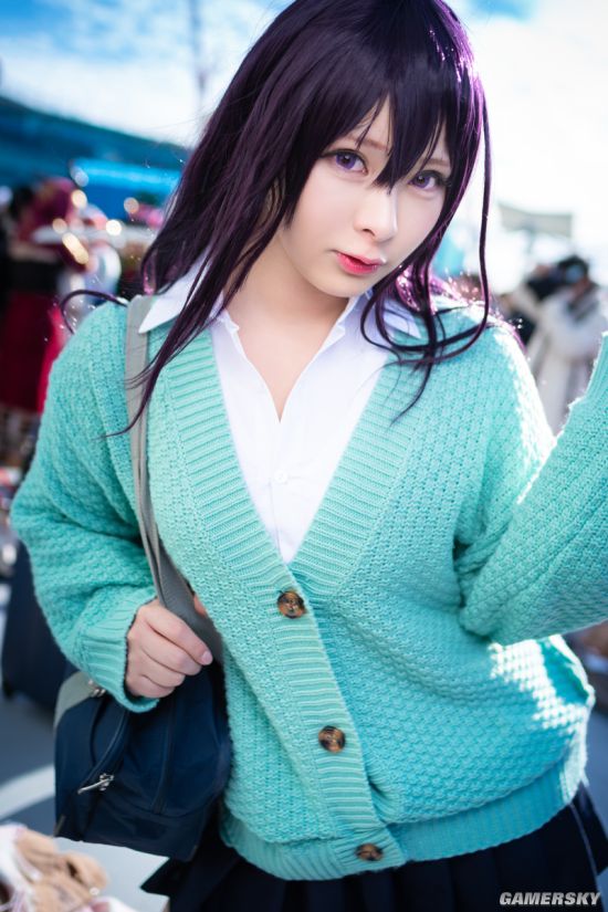 上围塞满整个衣服肉感十足的日本萌系小姐姐