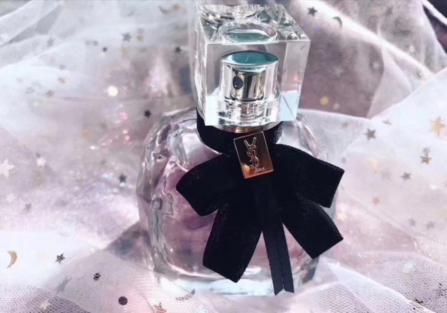 你迷人的香水味,你那该死的香水味