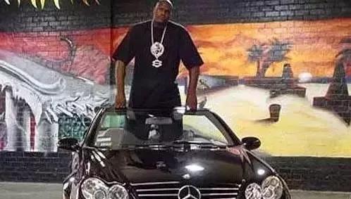 当NBA一帮巨人遇到豪车：阿杜像乡下表哥刚进城，自嘲买不起跑车