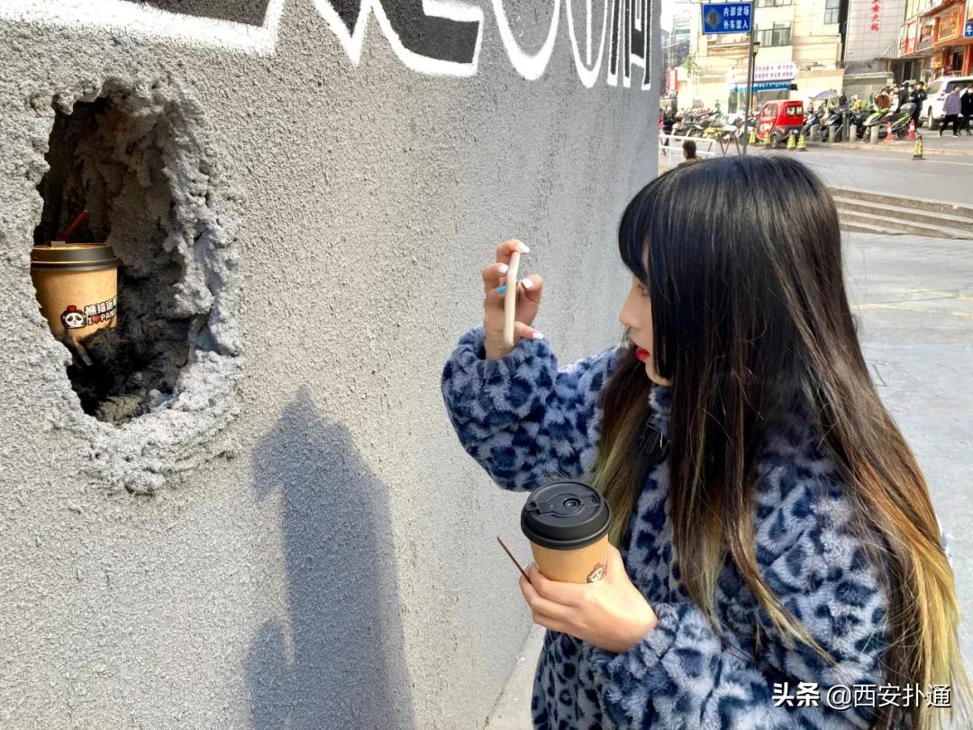 仅凭一个洞就爆火全网，这家熊爪咖啡西安也有了