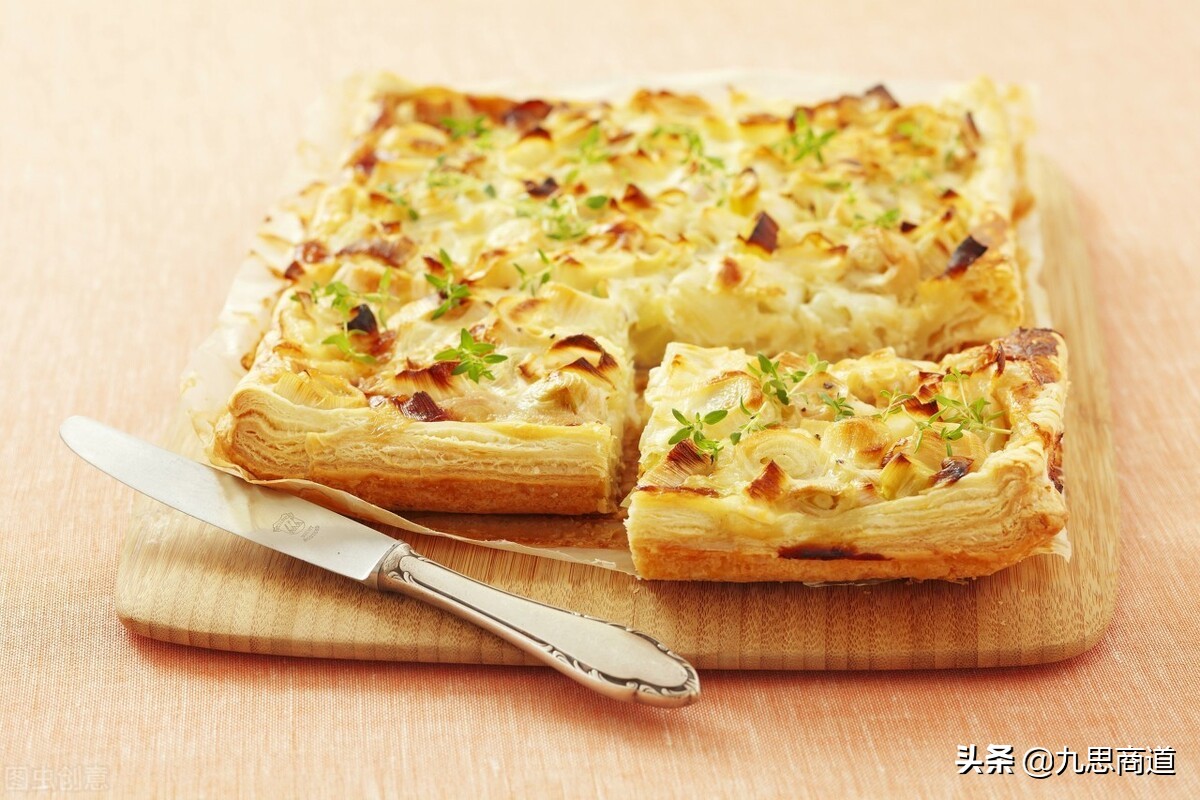 小伙摆摊卖千层饼,小伙摆摊卖鸡蛋饼三年