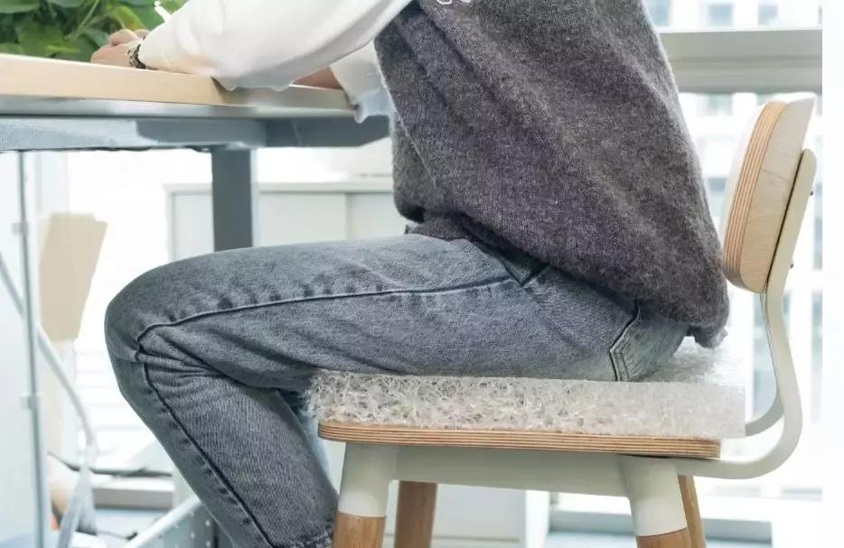 屁股坐的位置起大疙瘩怎么回事,屁股坐久了有黑圈怎么办