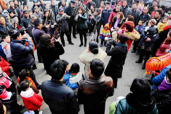 多国狂欢,国人的狂欢盛宴