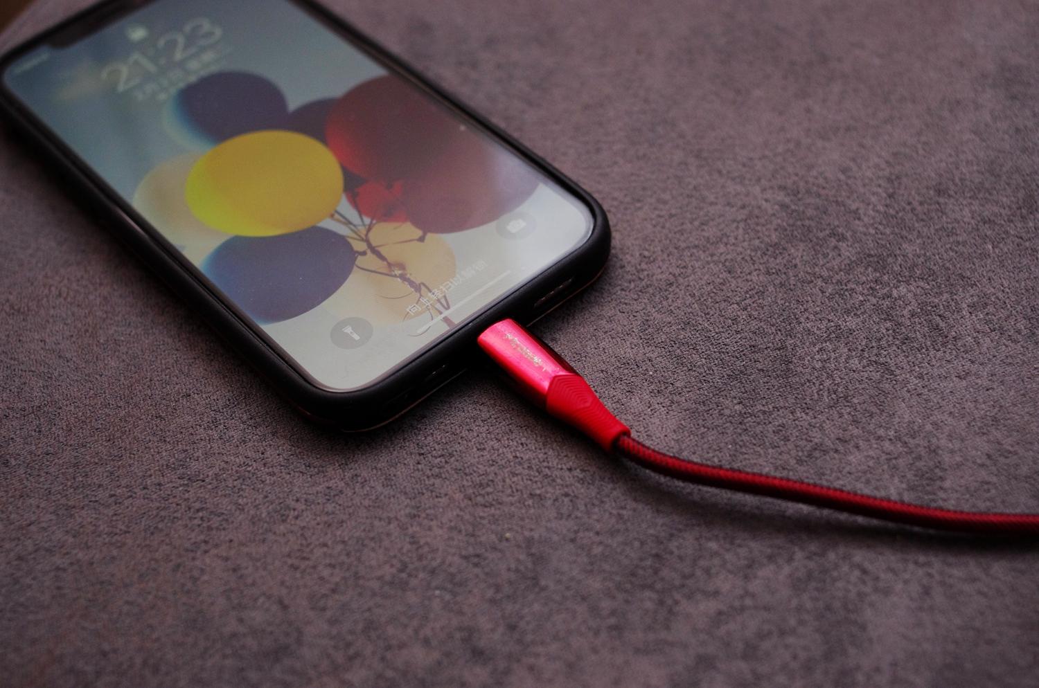 或许比原厂还要好一些：我的iPhone12的“高冷”配件们