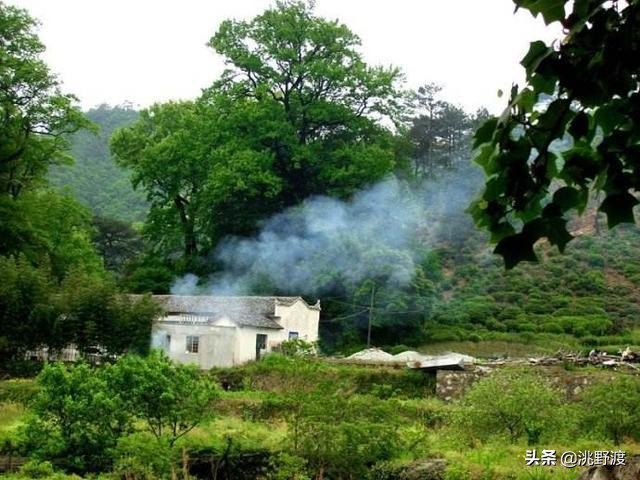 上联故里炊烟难再现邀友对下联,炊烟袅袅追云去对什么下联好