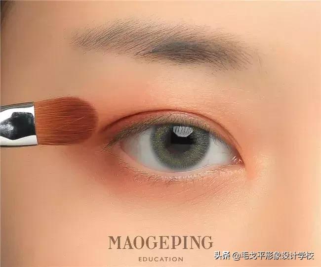 如何放大双眼眼妆效果,可以放大双眼十倍的眼妆