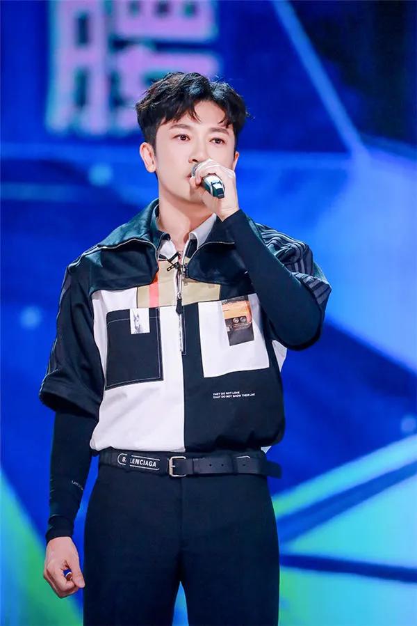 行走的荷尔蒙,这6位越老越有味,大胡茬克制又霸道,气质太绝了