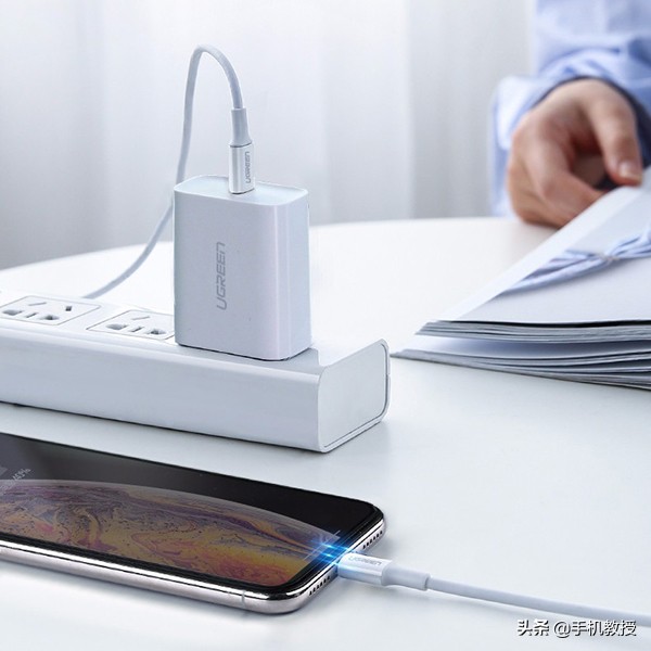 千万别乱用手机充电器导致不耐用,不同牌子的充电器能给手机充电吗