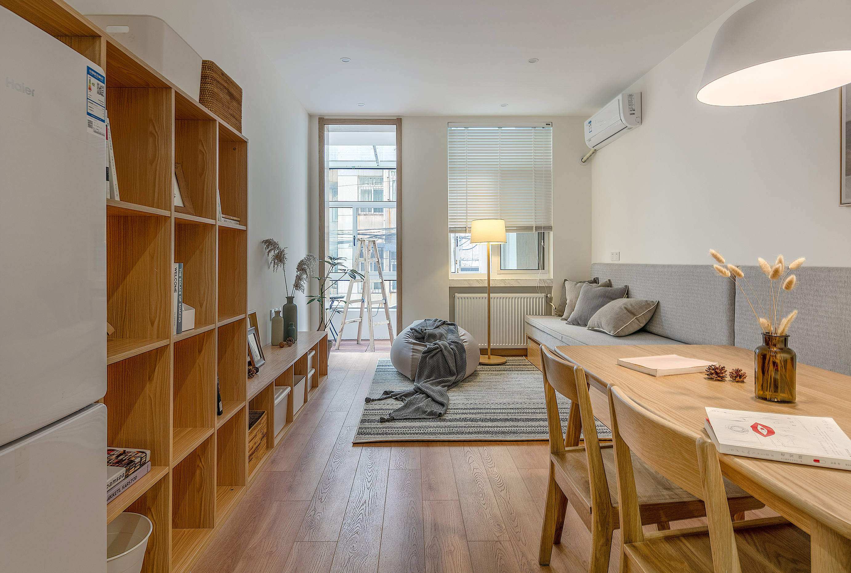 小餐厅餐边柜餐桌一体设计,餐厅小做了餐边柜餐桌怎么设计