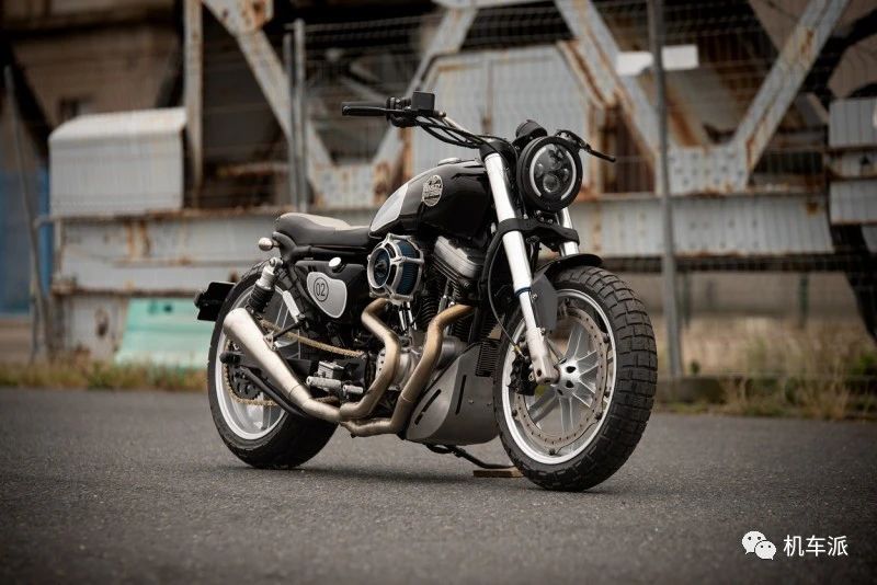 定制|一个23岁年轻人打造的哈雷1200运动者